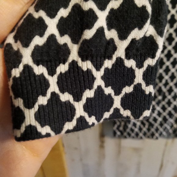 Patterned Top - Picture 2 of 2